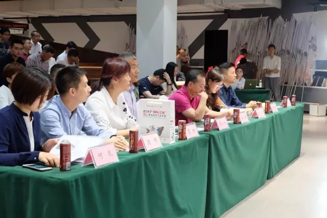 /></p><p>金雞湖端午龍舟賽作為一項親民、聚民、樂民的群眾體育活動，自2010年以來已連辦7年，已成為蘇州工業(yè)園區(qū)和蘇州市最具有代表性的節(jié)慶品牌之一。</p><p style=